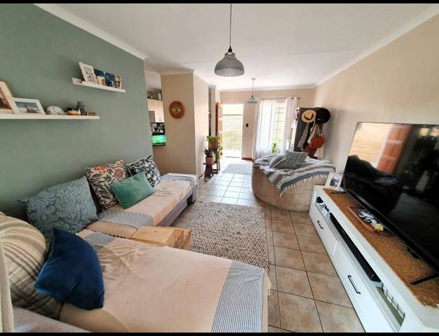 3 BEDROOM TOWNHOUSE FOR SALE IN SINOVILLE